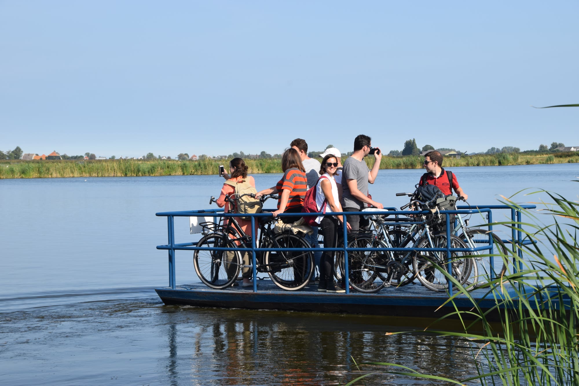 Uitje met de groep: met de fiets op het pontje