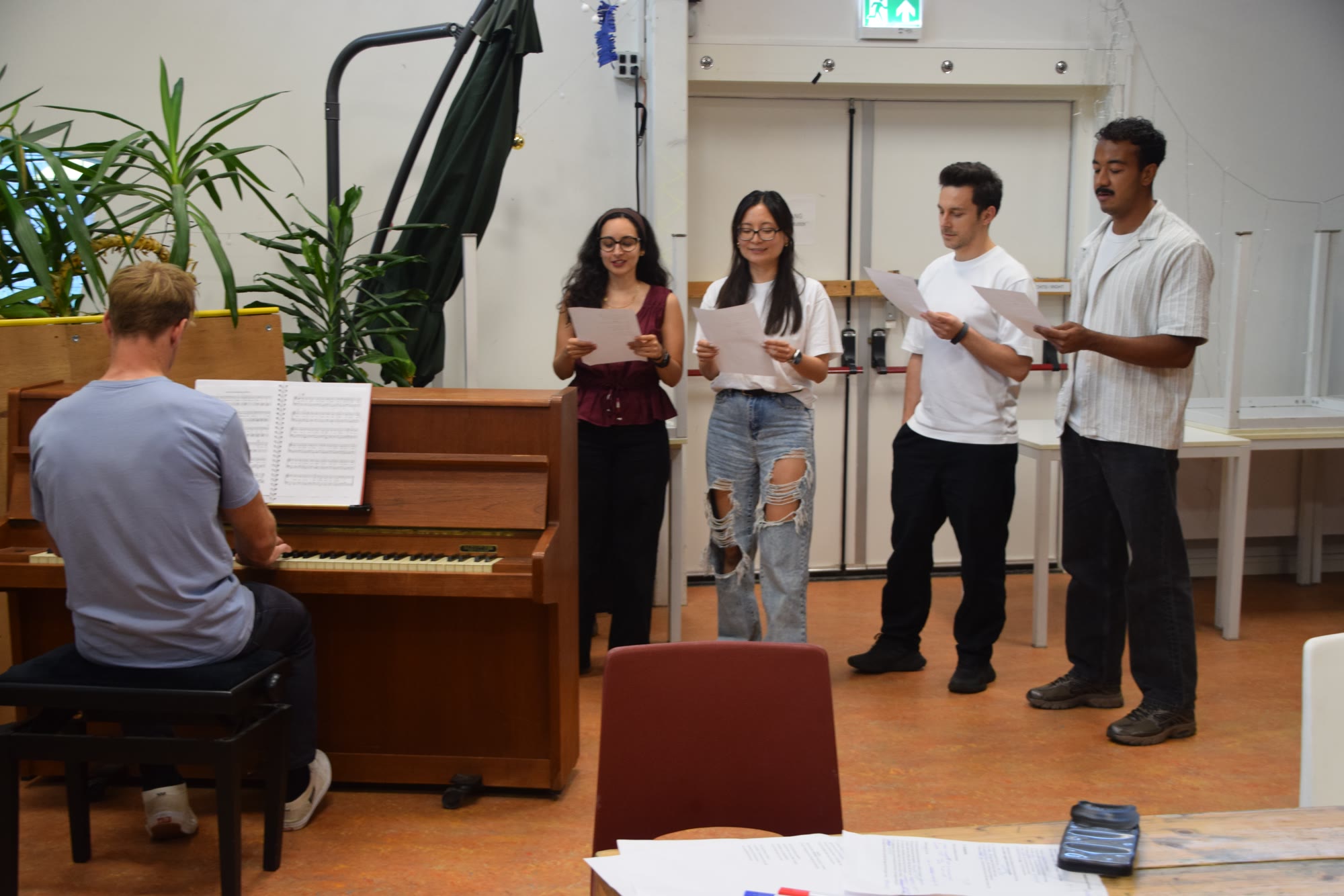 Studenten presenteren in de leszaal
